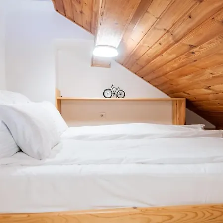 405 * Τζαχορίνα